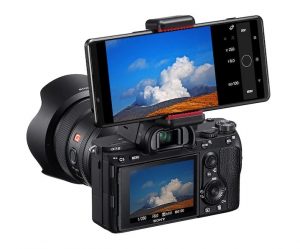 Das Sony Xperia 1 II dient als Remote Display für eine Kamera.
