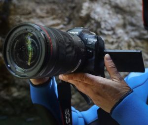 Canon EOS R5 mit Wassertropfen