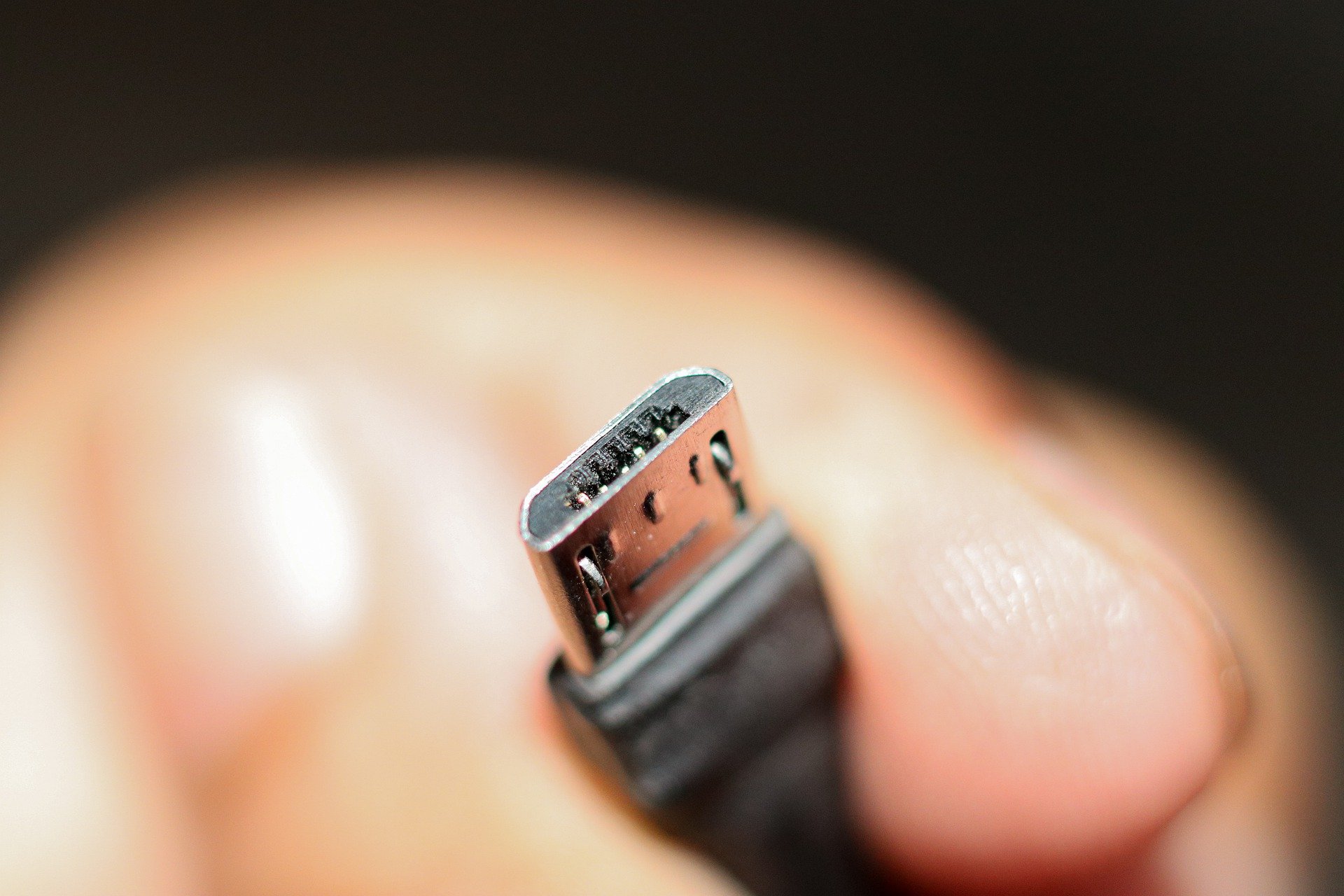 Der USB-Stecker mit dem Namen Micro-USB ist besonders klein gebaut.