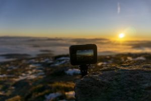 GoPro Actioncam vor Landschaft