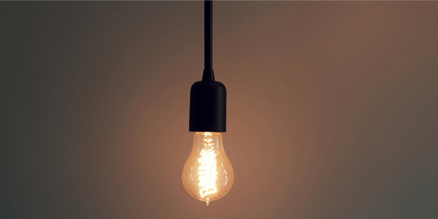 Für die Softbox wird eine Glühbirne samt Netzteil benötigt.