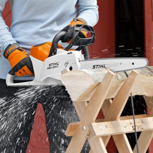 Stihl MSA 200 C-B im Einsatz