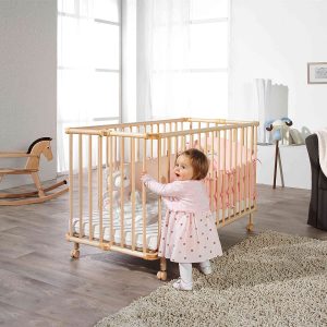 Gitterbett mit Rollen