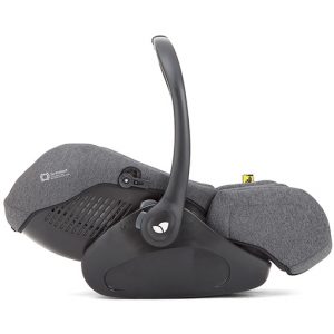 Babyschale mit Liegefunktion während der Fahrt