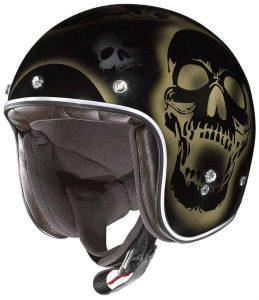 Beispiel eines Helms mit Visierbefestigung durch Druckknöpfe Nolan X-201