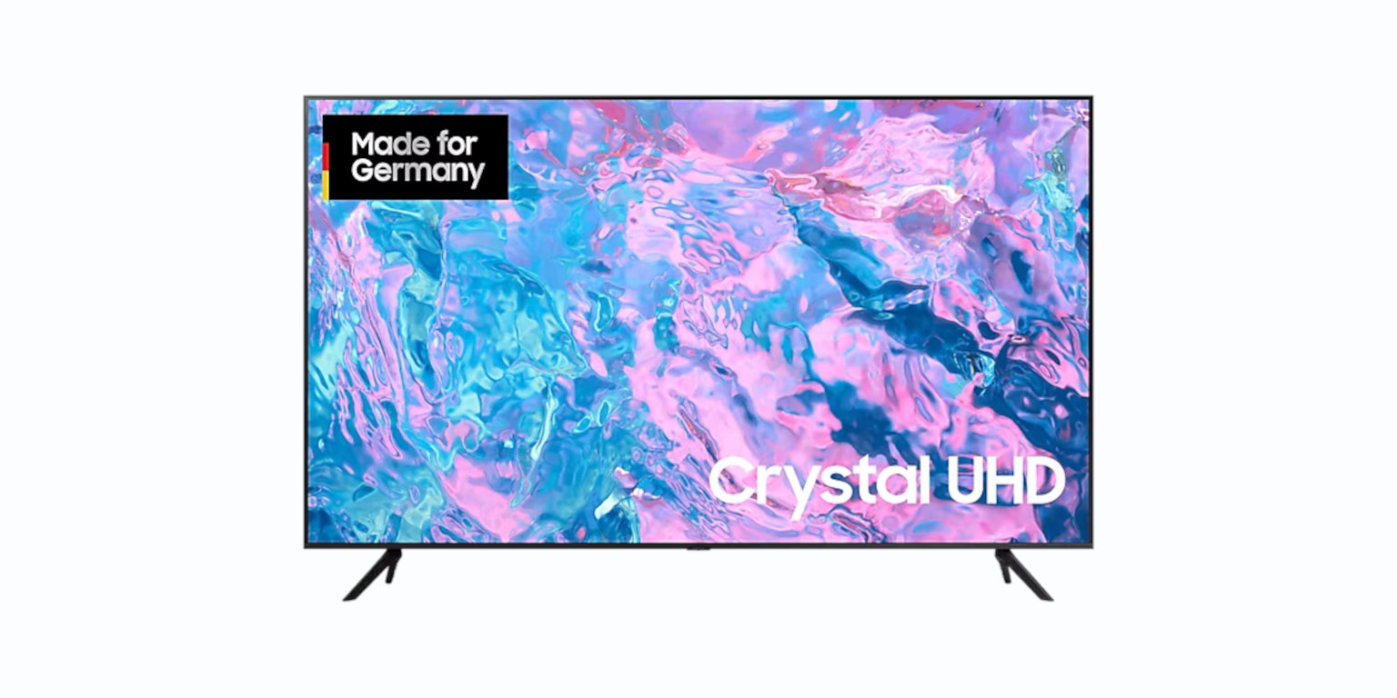 Samsung GU43CU7179 vor weißem Hintergrund