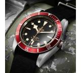 Taucheruhr im Test: Héritage Black Bay (Modell 2012) von Tudor Uhren, Testberichte.de-Note: 1.9 Gut