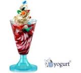 Frozen Yogurt mit Obst-Topping