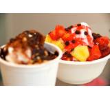 Frozen Yogurt mit Obst-Topping