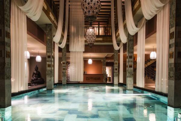 Ranking: 600 Thermen und Saunen im Vergleich Vabali Spa Düsseldorf, Innenpool