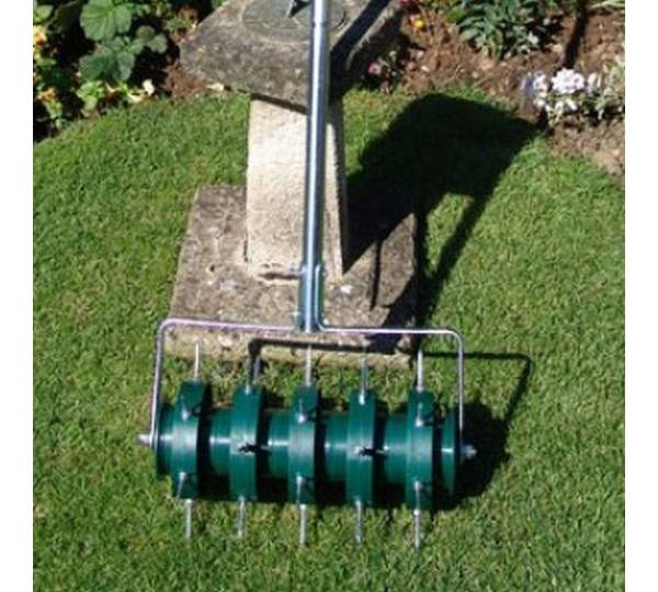 Greenkey Garden and Home Ltd Rollender Rasenlüfter 30 cm | Testberichte.de